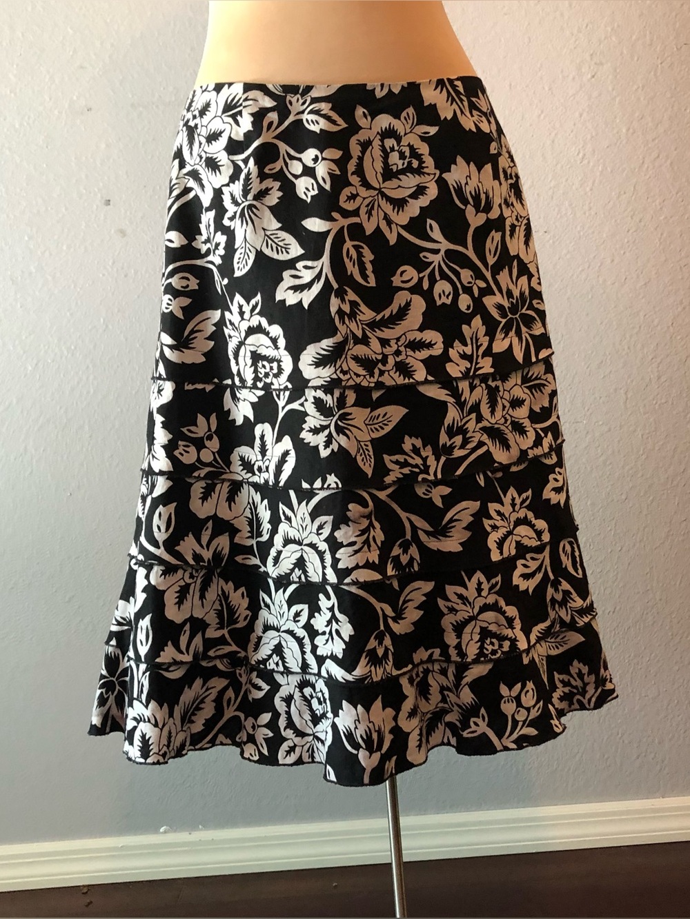 Linen Black and White Floral A-Line Skirt size 4 Transitions brand